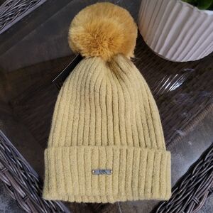 Nwt womens beanie